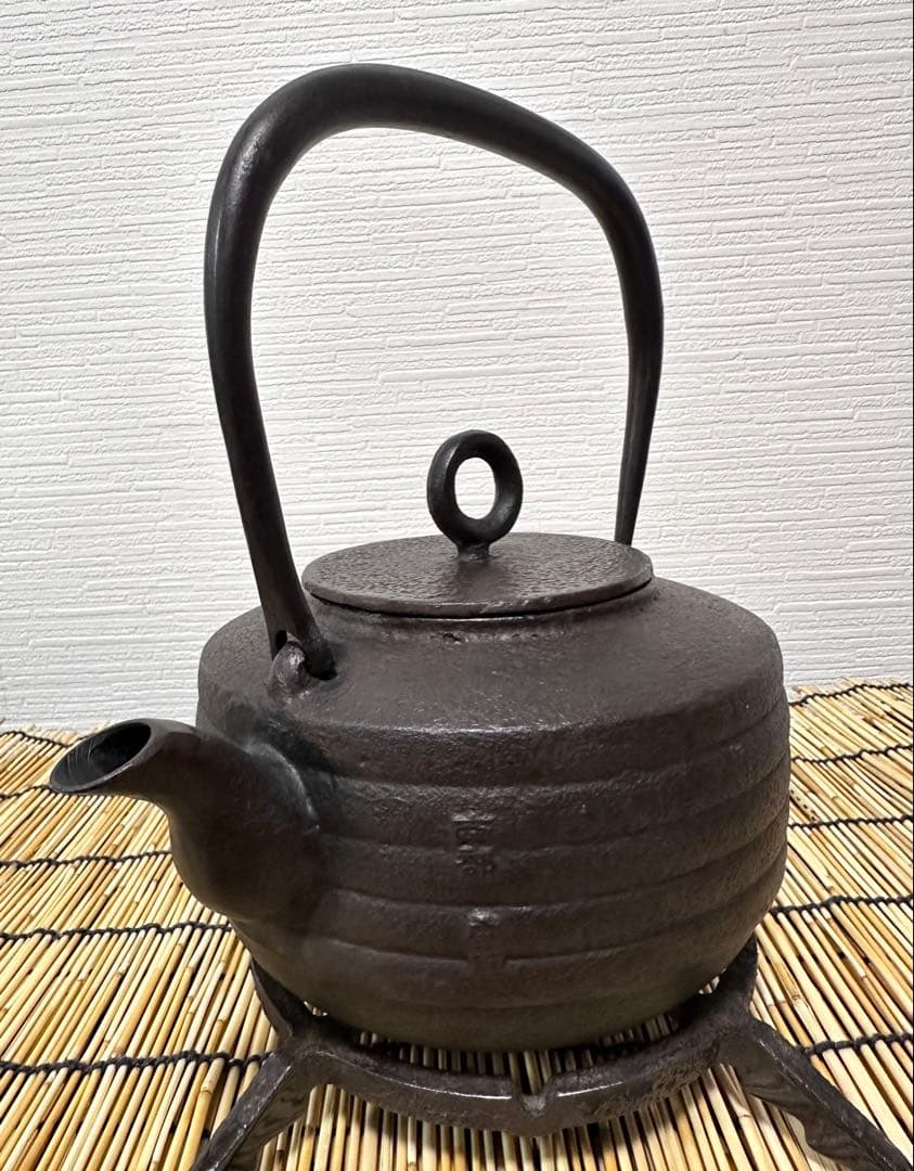 未使用、保管品　岩手県奥州 佐秋鋳造所 佐藤守巨造 真作保証　南部鉄瓶 南部鉄器