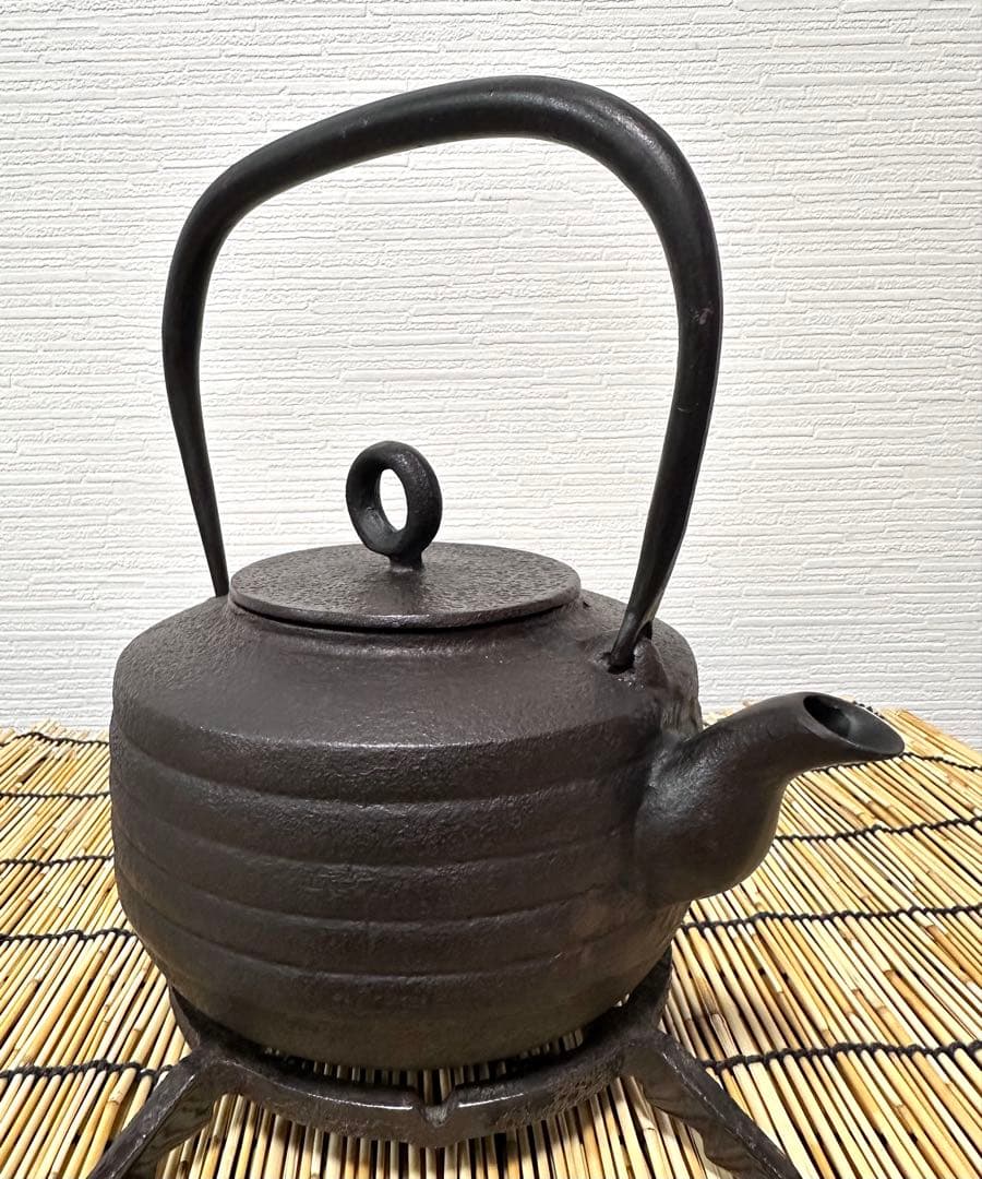 未使用、保管品　岩手県奥州 佐秋鋳造所 佐藤守巨造 真作保証　南部鉄瓶 南部鉄器