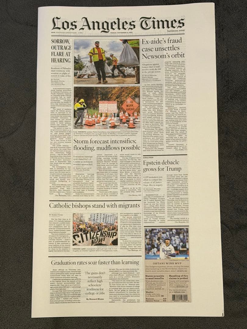 ドジャース 『大谷翔平 MVP 記念号』額縁入り　山本由伸　佐々木朗希