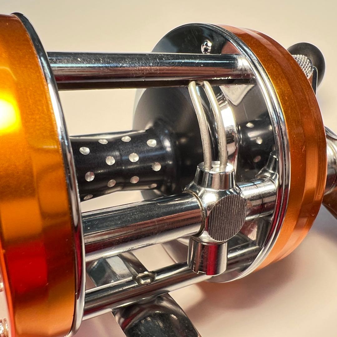 【美品】ABUアンバサダー 5501CS Rocket ファクトリーチューン 左