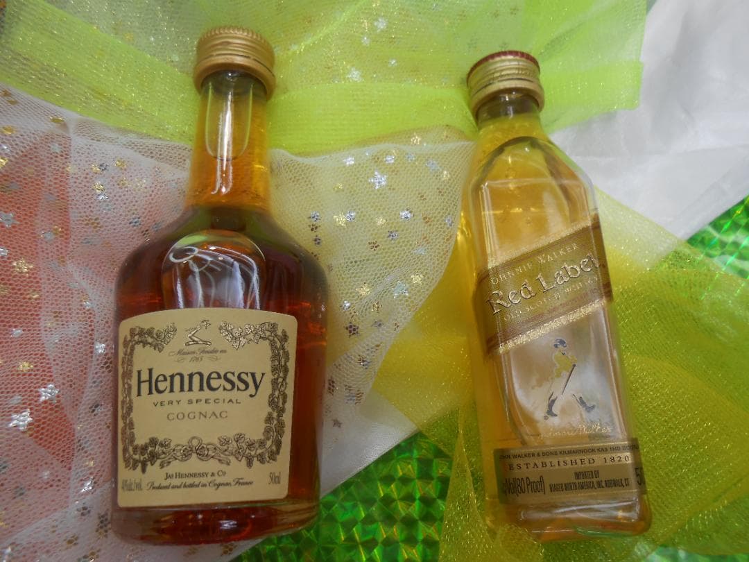 未開封9.980円Hennessyコニャックとジョニーウォーカー赤ラベル