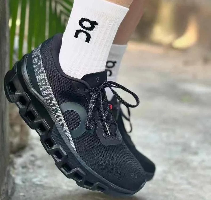 on Cloudmonster2 ×クラウドモンスター ブラック 27cm