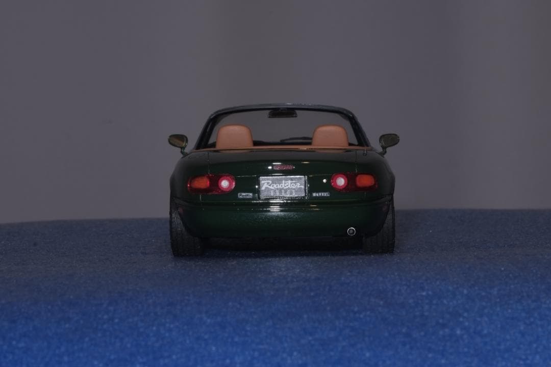 タミヤ1/24 スポーツカーシリーズ No.85ユーノスロードスター完成品