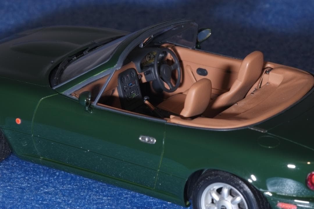 タミヤ1/24 スポーツカーシリーズ No.85ユーノスロードスター完成品