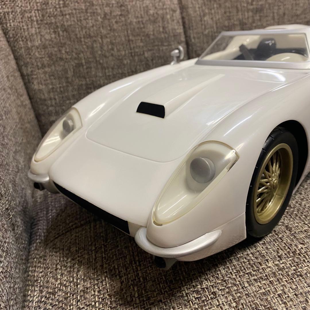 ホワイトオープンカー 2人乗り　日本未発売　bratz 廃版 スポーツカー