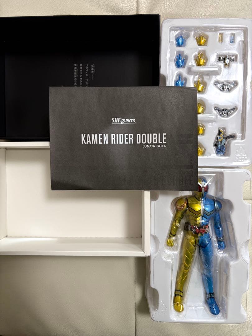 フィギュアーツ 真骨彫製法 仮面ライダーW ルナトリガー　shf
