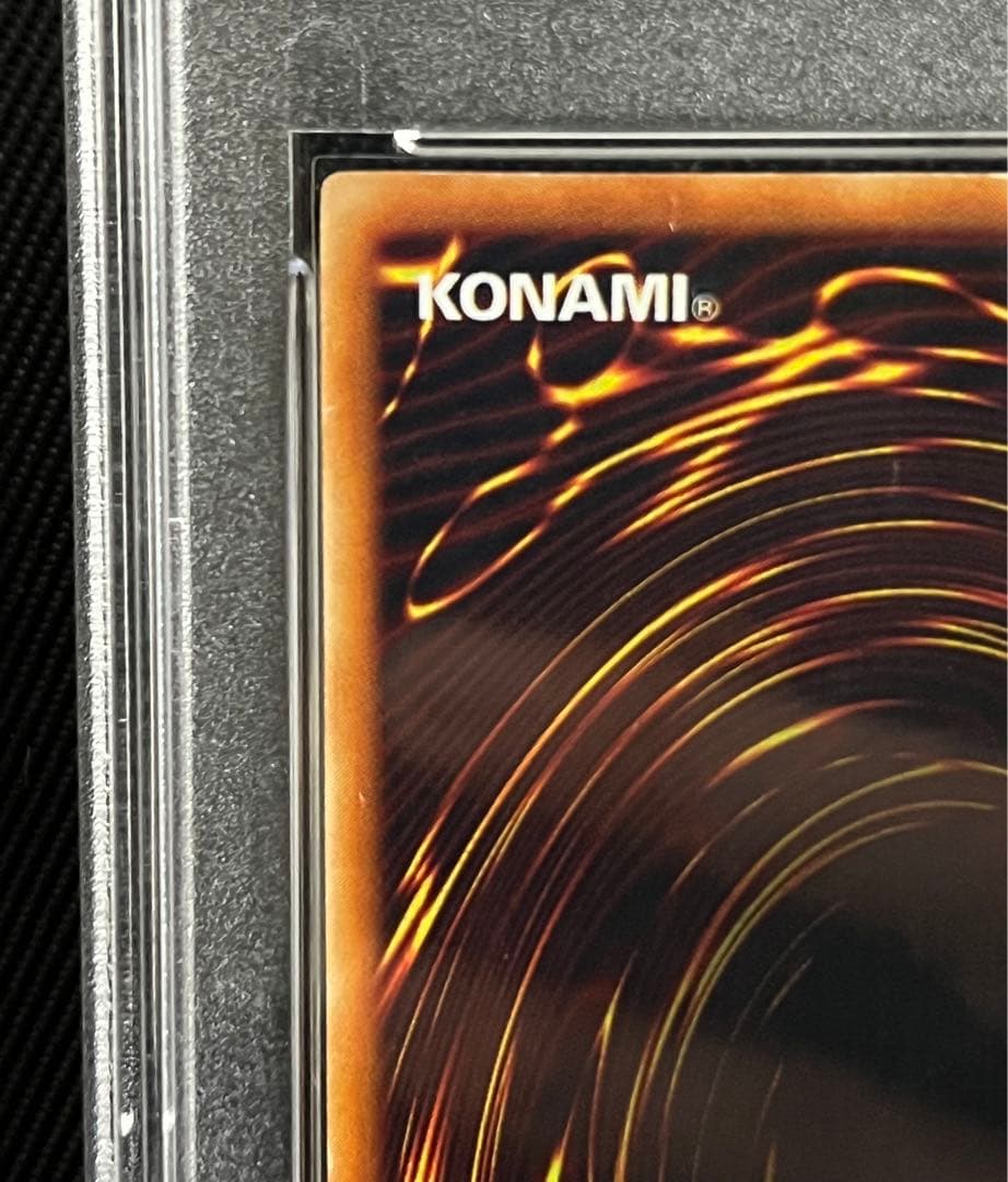 遊戯王　ブラックマジシャン　初期　ウルトラレア PSA9