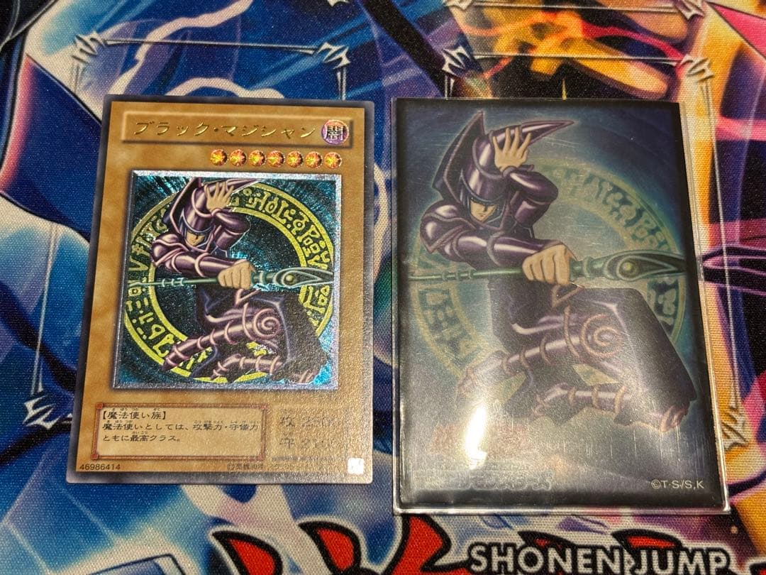 【美品】ブラックマジシャン　2期　レリーフ　スリーブ付