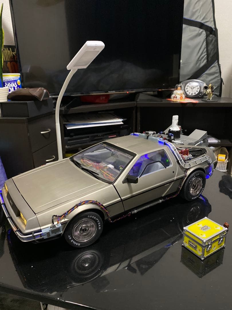デロリアン ミニカー 1/18 LEDライト付き ディアゴスティーニ完成品
