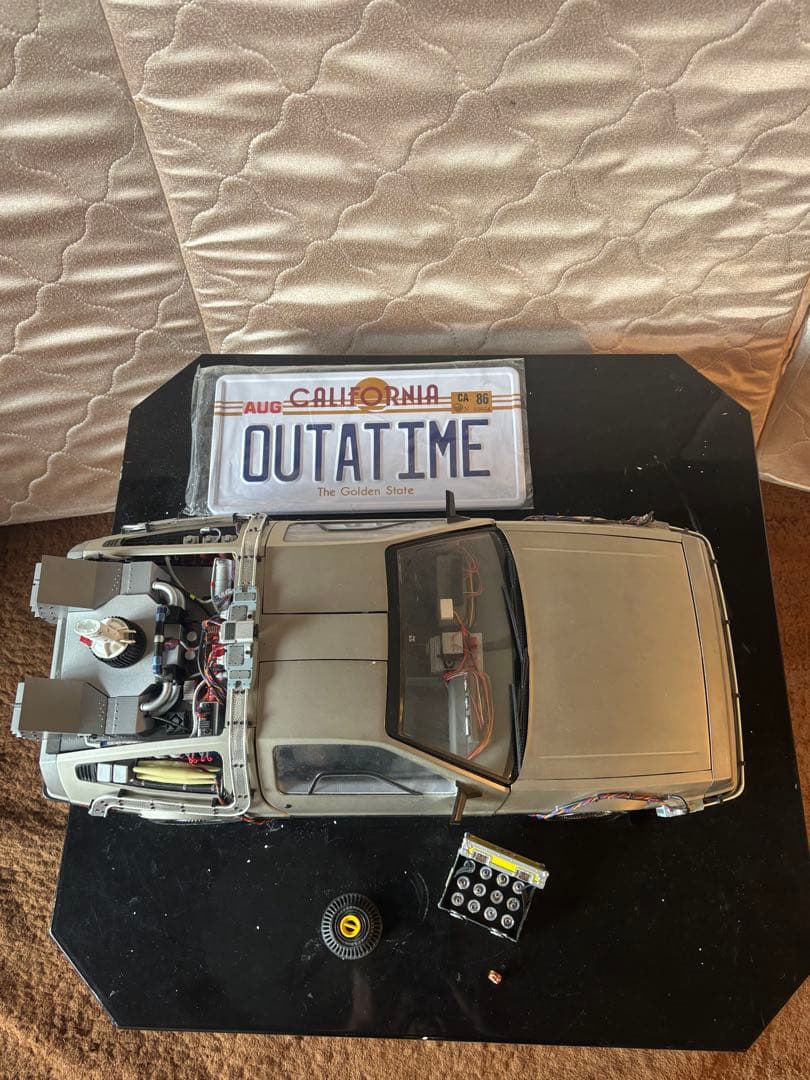 デロリアン ミニカー 1/18 LEDライト付き ディアゴスティーニ完成品