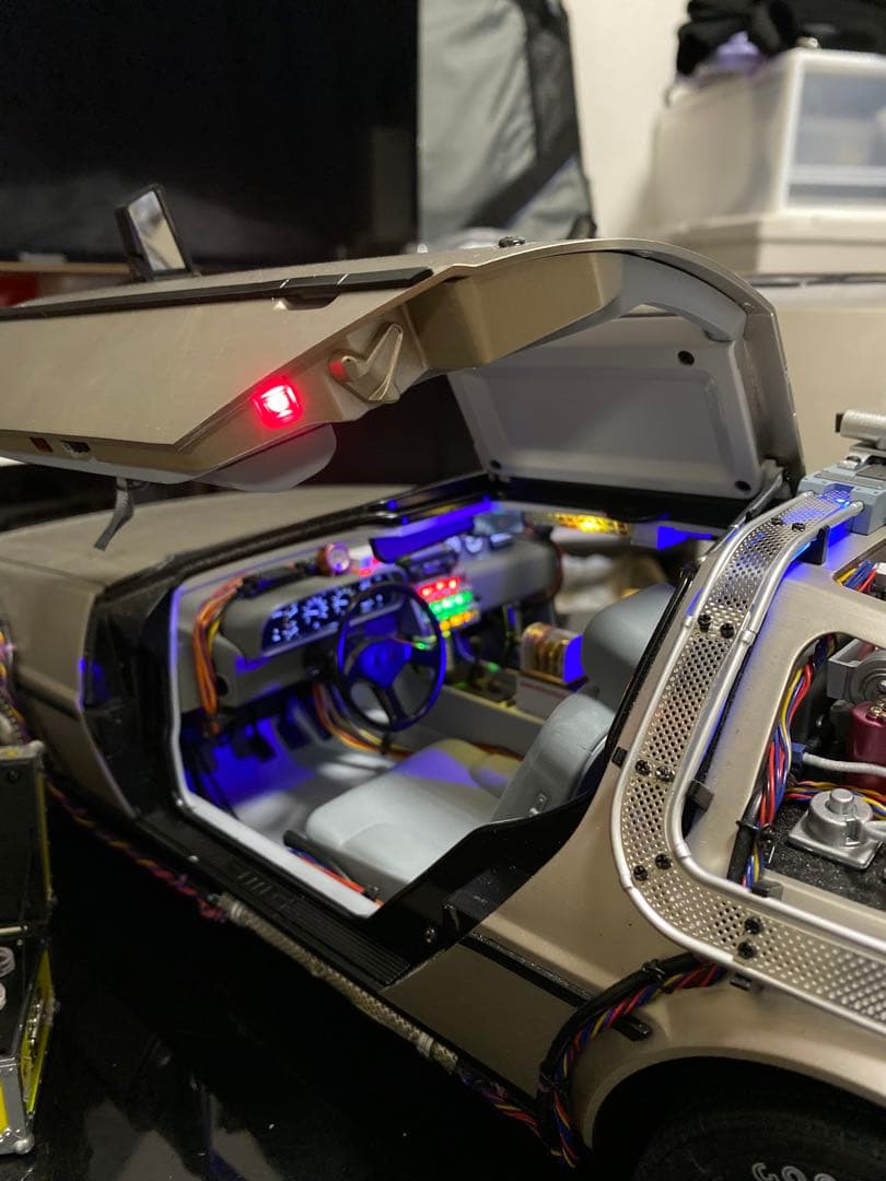 デロリアン ミニカー 1/18 LEDライト付き ディアゴスティーニ完成品