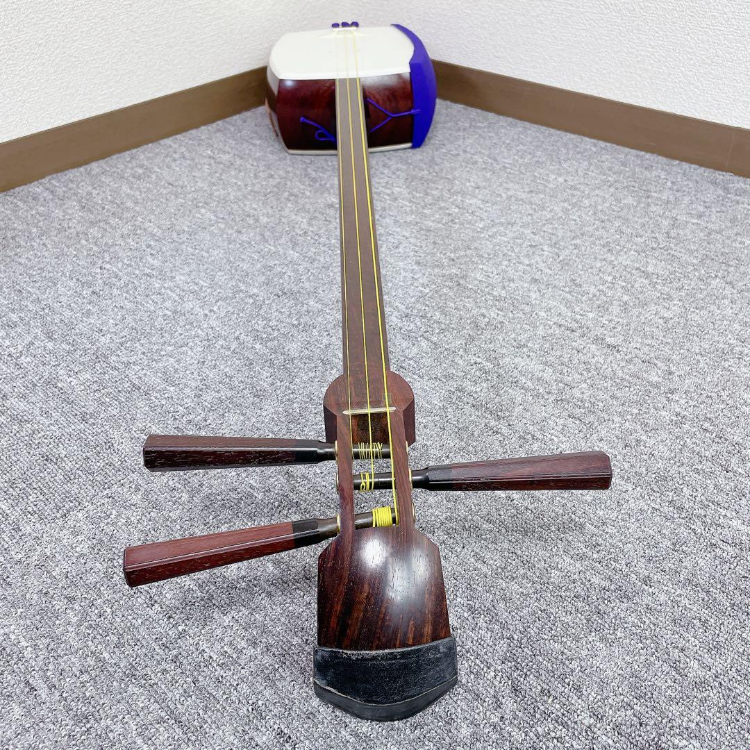 中棹 三味線 虎トチ紅木 子持ち綾杉胴 二本溝 金細 K9 紅木糸巻き 和楽器