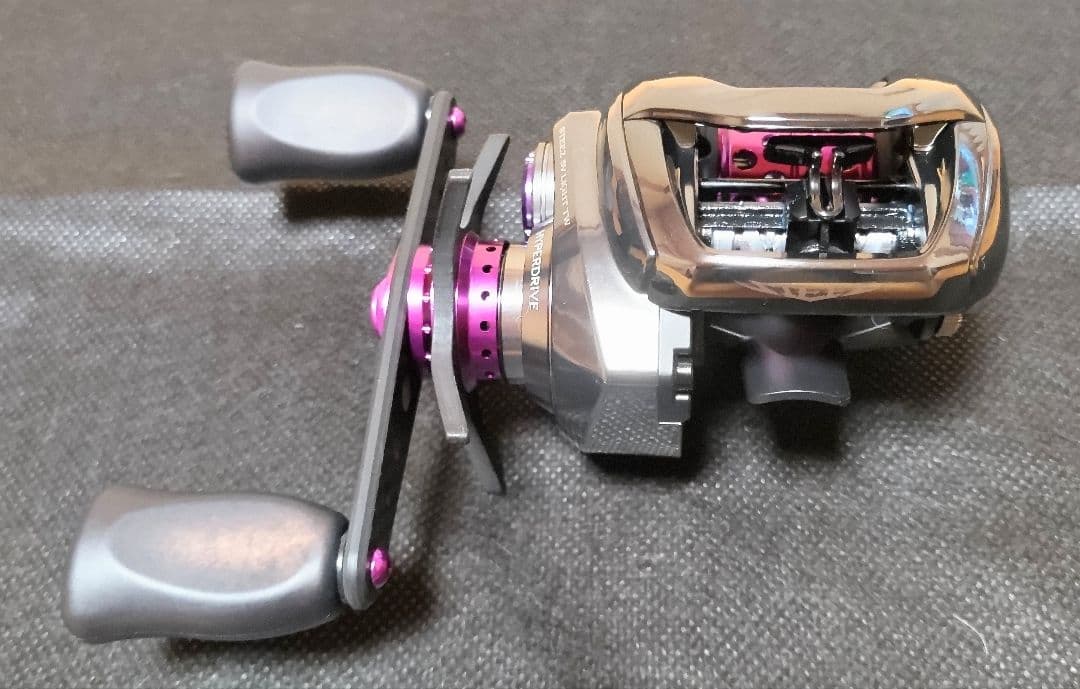 26スティーズ SV LIGHT TW 100H（右）KTF フィネススプール