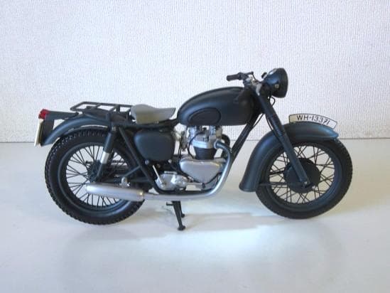 値下 MINICHAMPS 1/12 トライアンフTR6 Trophy「大脱走」