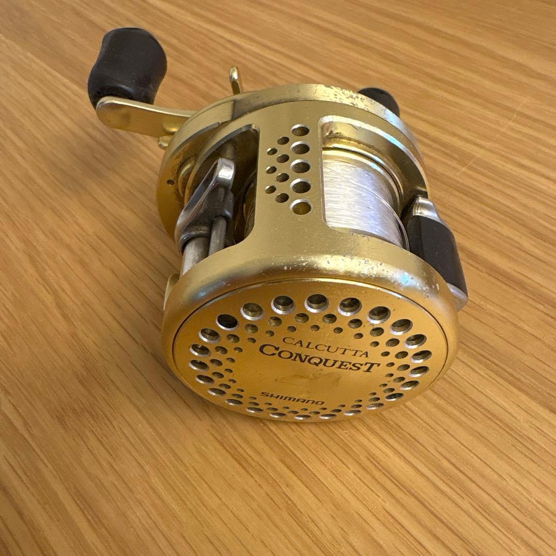 Calcutta Conquest 200 ゴールド ベイトリール