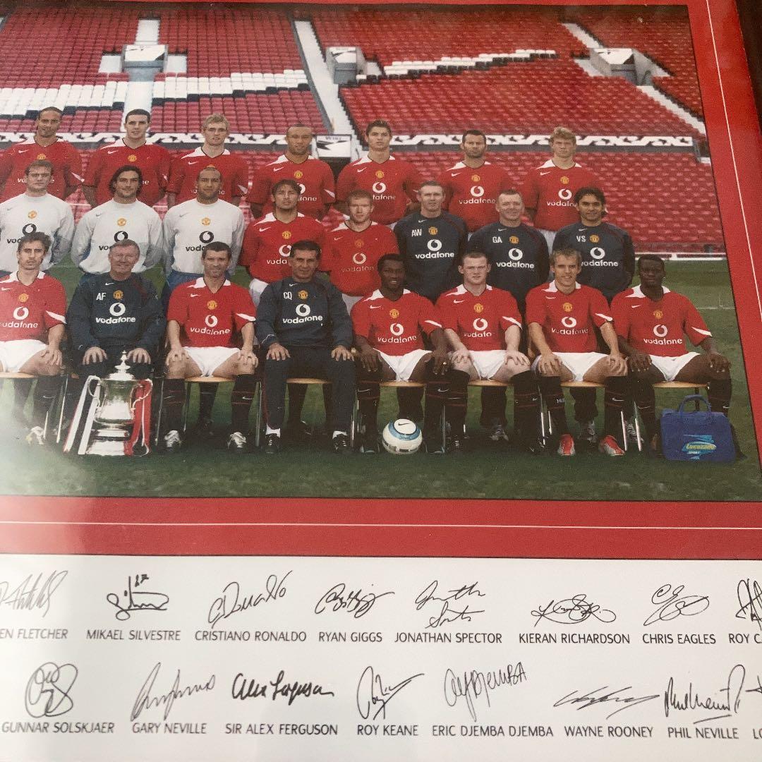 ☆マンチェスターユナイテッド　公式サイン入り額縁☆