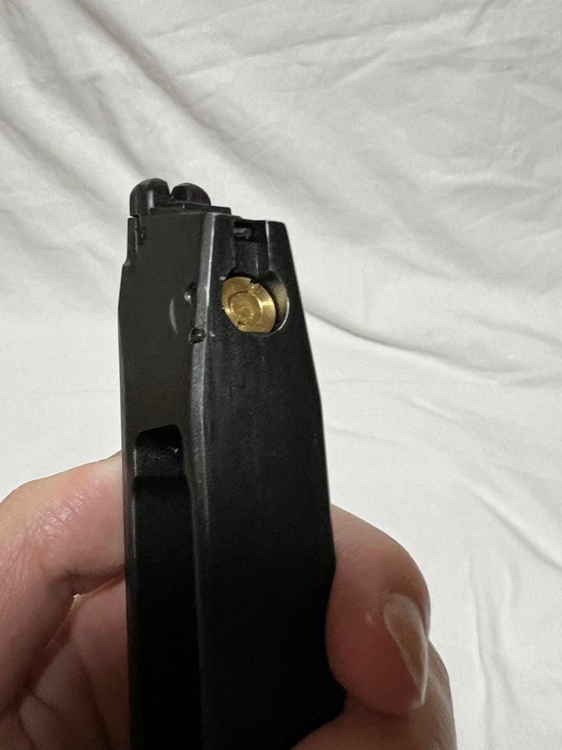 Carbon8 CZ P09 CO2 ブローバックハンドガン (マガジン破損品)