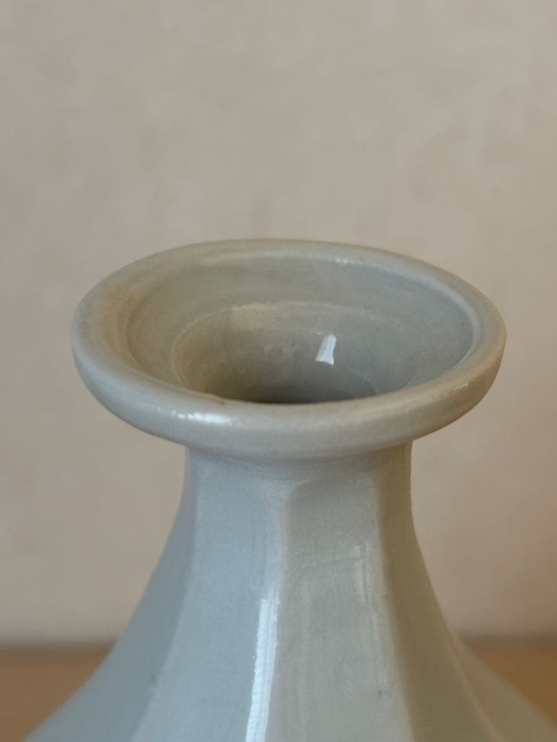 出雲の陶芸家、安部 宏さんの白磁面取徳利