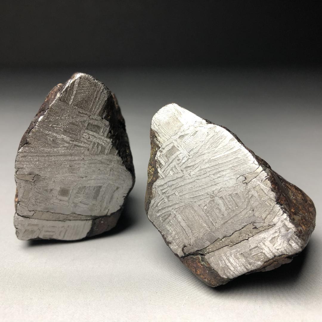 メ*8様 アルタイ隕石　 丸ごとカット鉄隕石　外皮付き隕石　原石　重さ約463ｇ