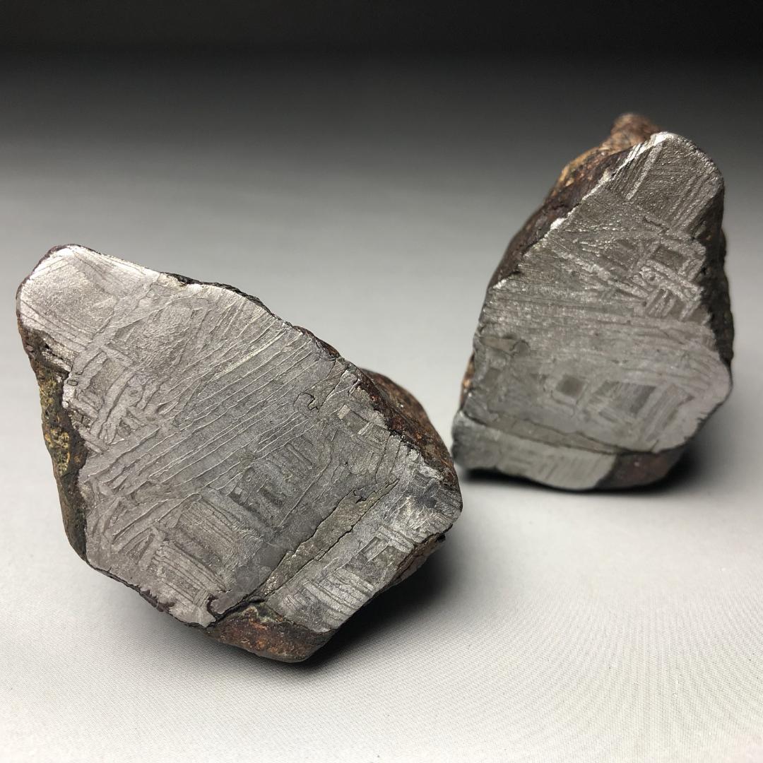 メ*8様 アルタイ隕石　 丸ごとカット鉄隕石　外皮付き隕石　原石　重さ約463ｇ