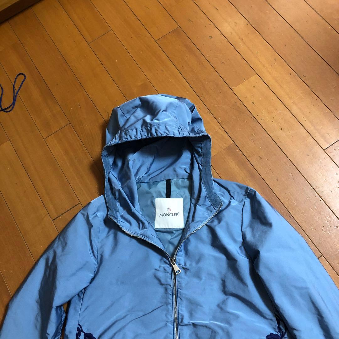 MONCLER 水色 刺繍 フード付きジャケット