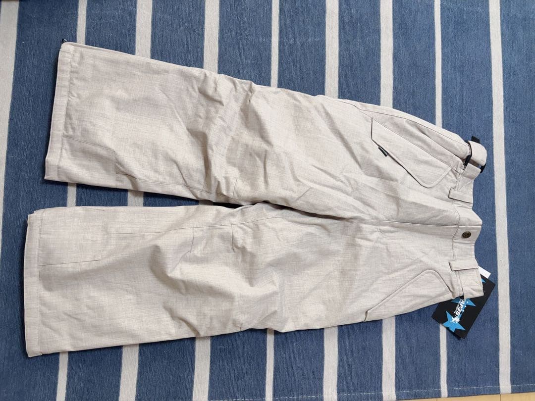 新品・超美品　子供用130スキーウェア上下セット【限定価格】