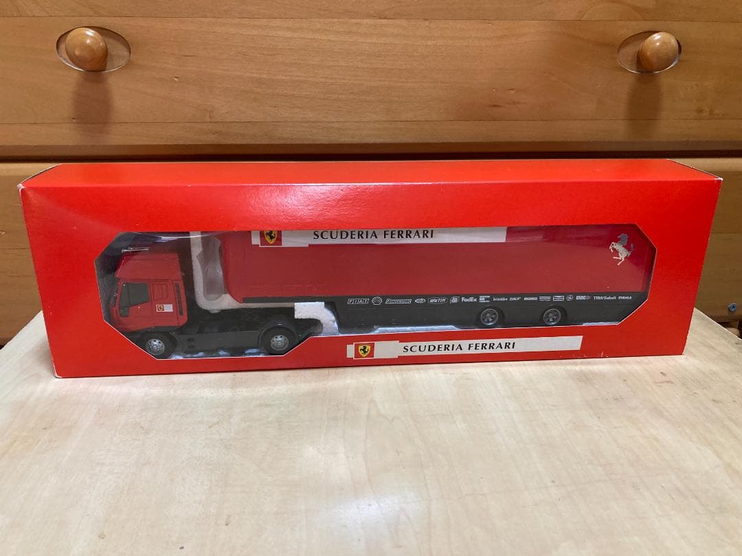 約40cmフェラーリ F1 トランスポーター 1/43 オールドカーズ（赤箱）