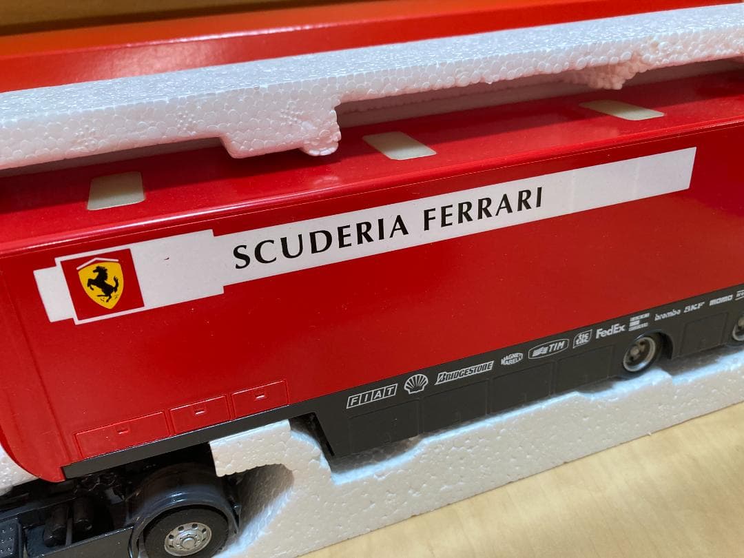 約40cmフェラーリ F1 トランスポーター 1/43 オールドカーズ（赤箱）