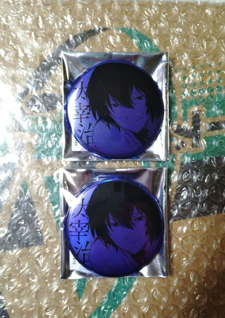 文豪ストレイドッグス　缶バッジ　太宰　大博覧会 太宰治　ホログラム缶バッジ