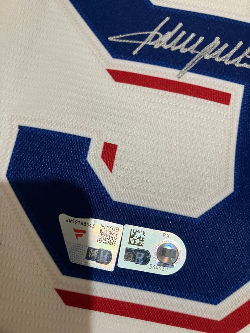 【早いもの勝ち！】ベルトレイ 直筆サイン入りユニフォーム ホログラム付き