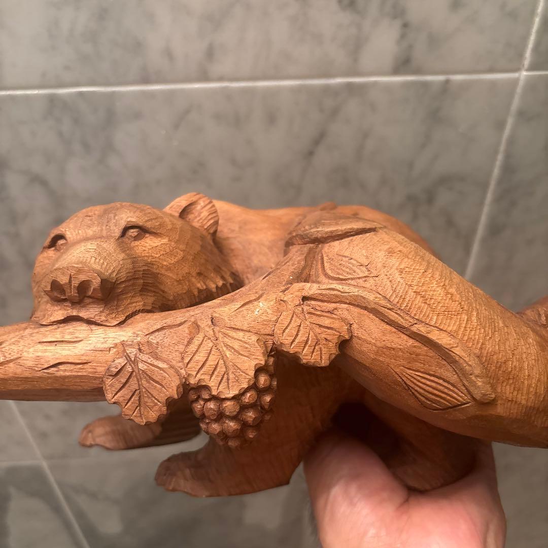平野幸人 作(琇) 北海道アイヌ伝統民藝　葡萄と鮭をくわえる親子熊の一刀彫り彫刻