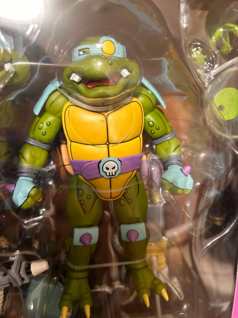 新作　NECA タートルズフィギュア 2点セット