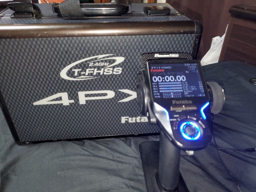 Futaba 4PX T-FHSS ラジコン送信機、受信機、ケース付き✨