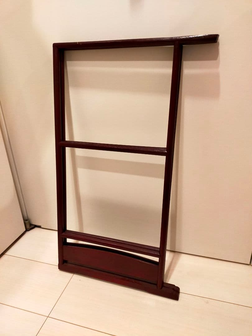 赤茶色の衣桁 ミニサイズ 鶴の絵柄付き