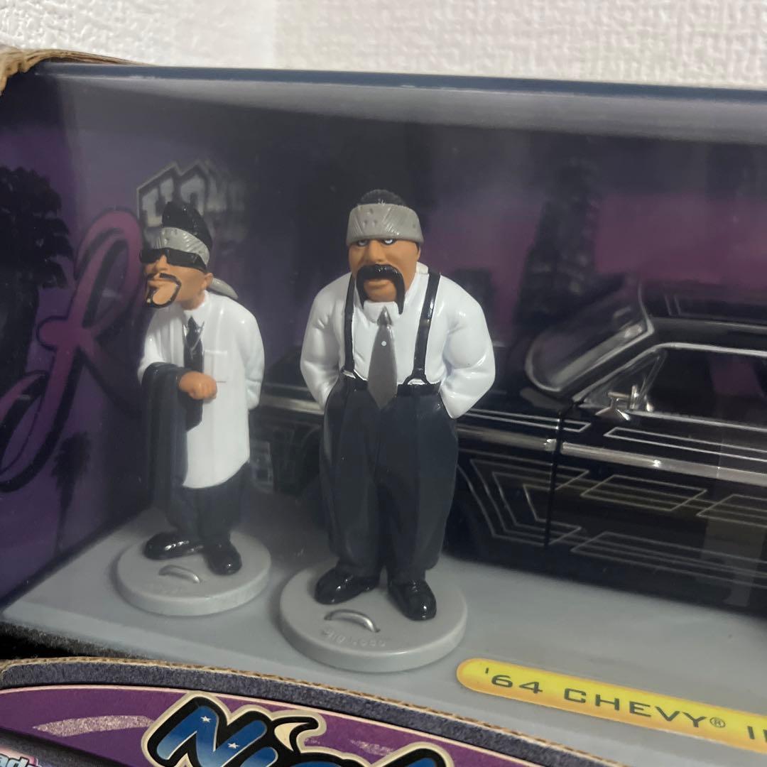 64 インパラ　ミニカー　homierollers ローライダー