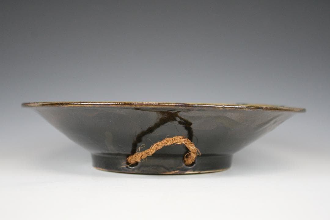 壺屋焼 人間国宝 金城次郎 作　海老魚文七寸皿（重ね焼）