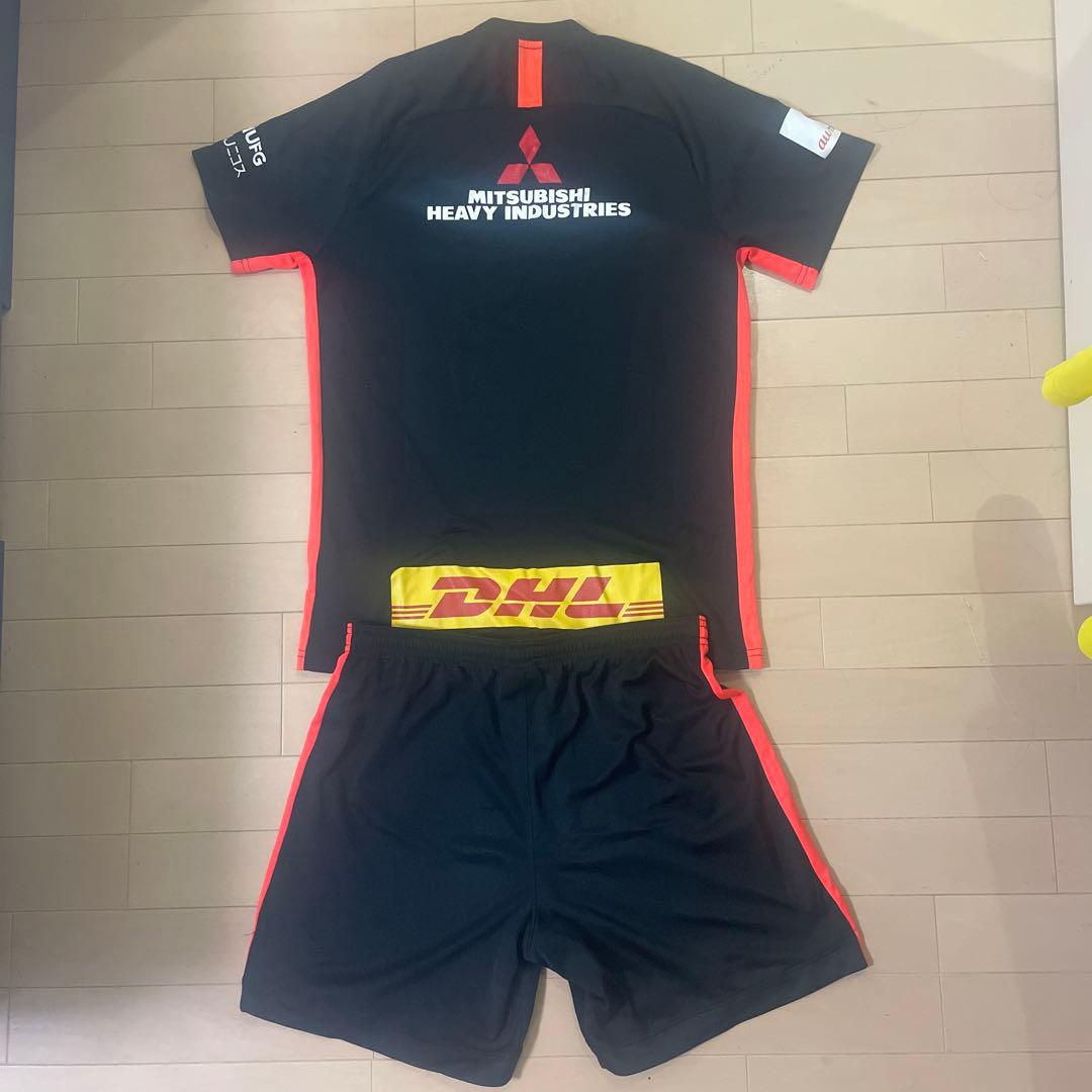 浦和レッズ　トレーニングウエア　上下セット