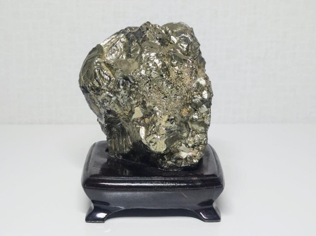 パイライト 700g 黄鉄鉱 原石 鑑賞石 自然石 誕生石 鉱物 鉱石 水石