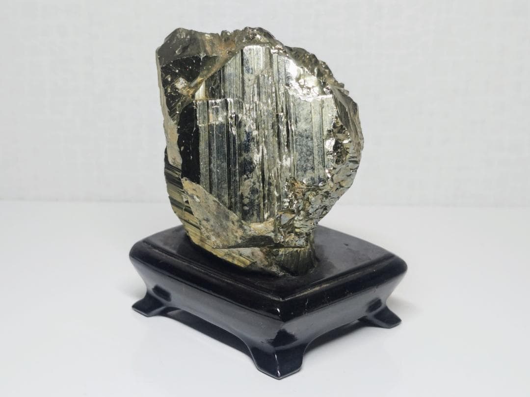 パイライト 700g 黄鉄鉱 原石 鑑賞石 自然石 誕生石 鉱物 鉱石 水石