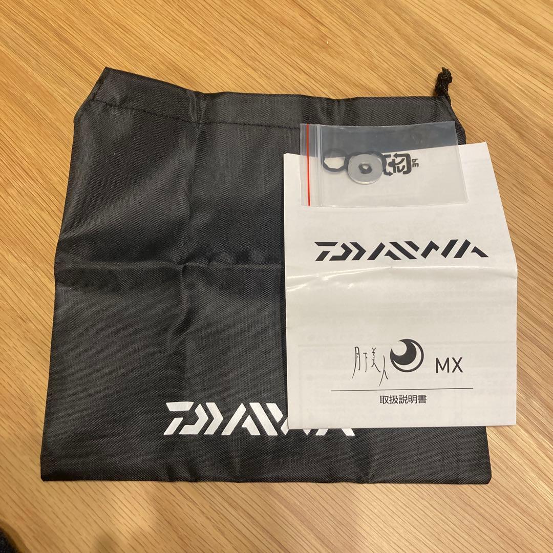 月下美人　ダイワ　MX 2004 スピニングリール 黒/赤