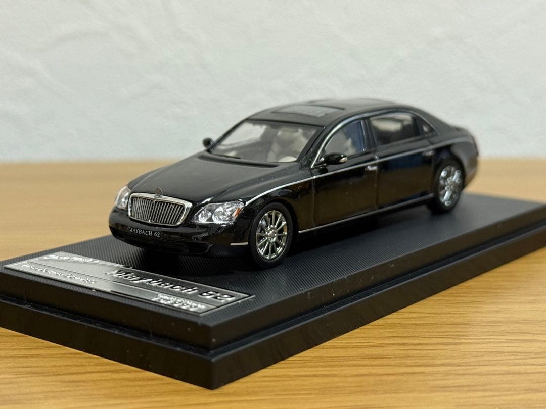 メルセデス マイバッハ 1/64 Mercedes Maybach62 ミニカー
