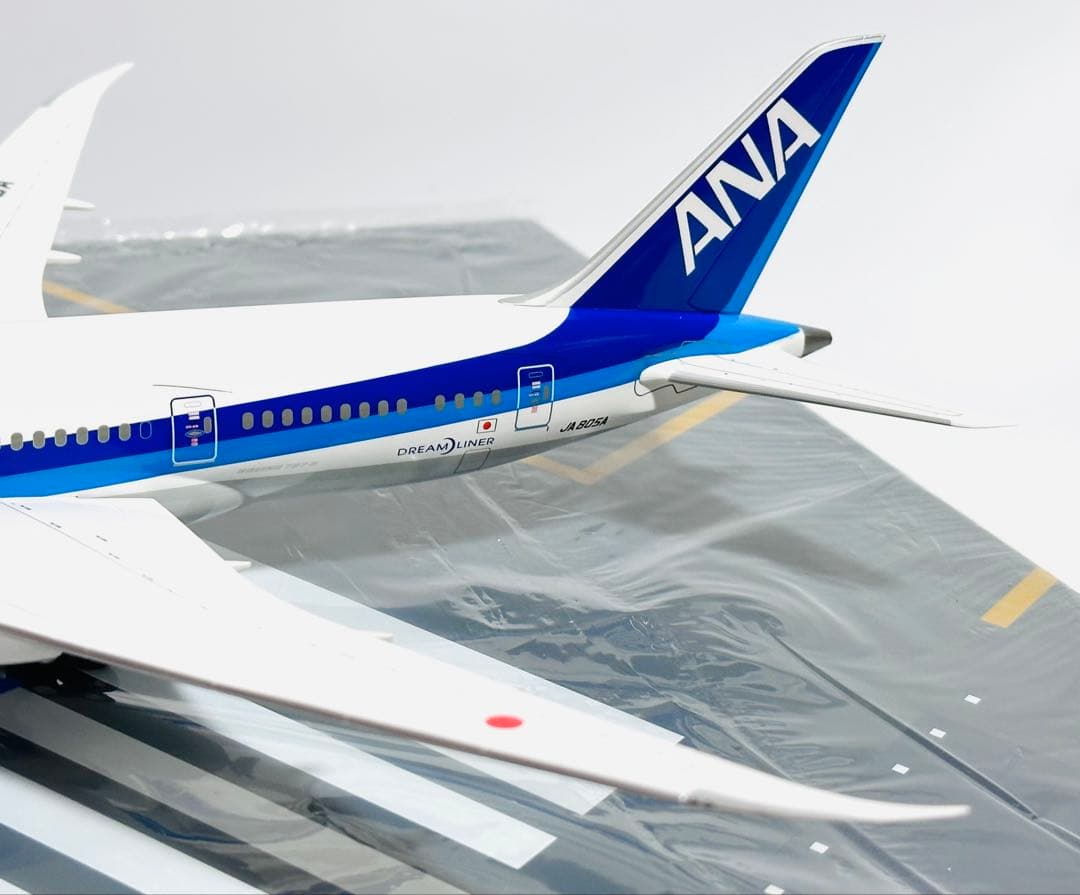 全日空商事 1/200 ANA B787-8 滑走路パネル付き NH20055