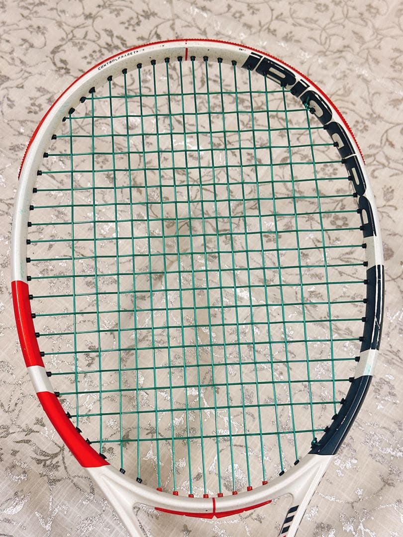 Babolat ピュアストライク テニスラケット　　グリップ２