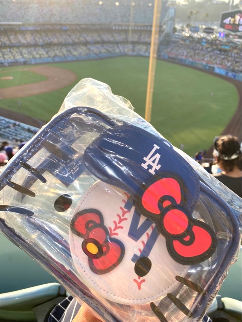 ハローキティ LAドジャース コラボバッグ