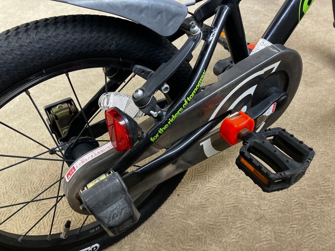 a.　d-bike 幼児用自転車 黒/緑 16インチ　カゴ付き