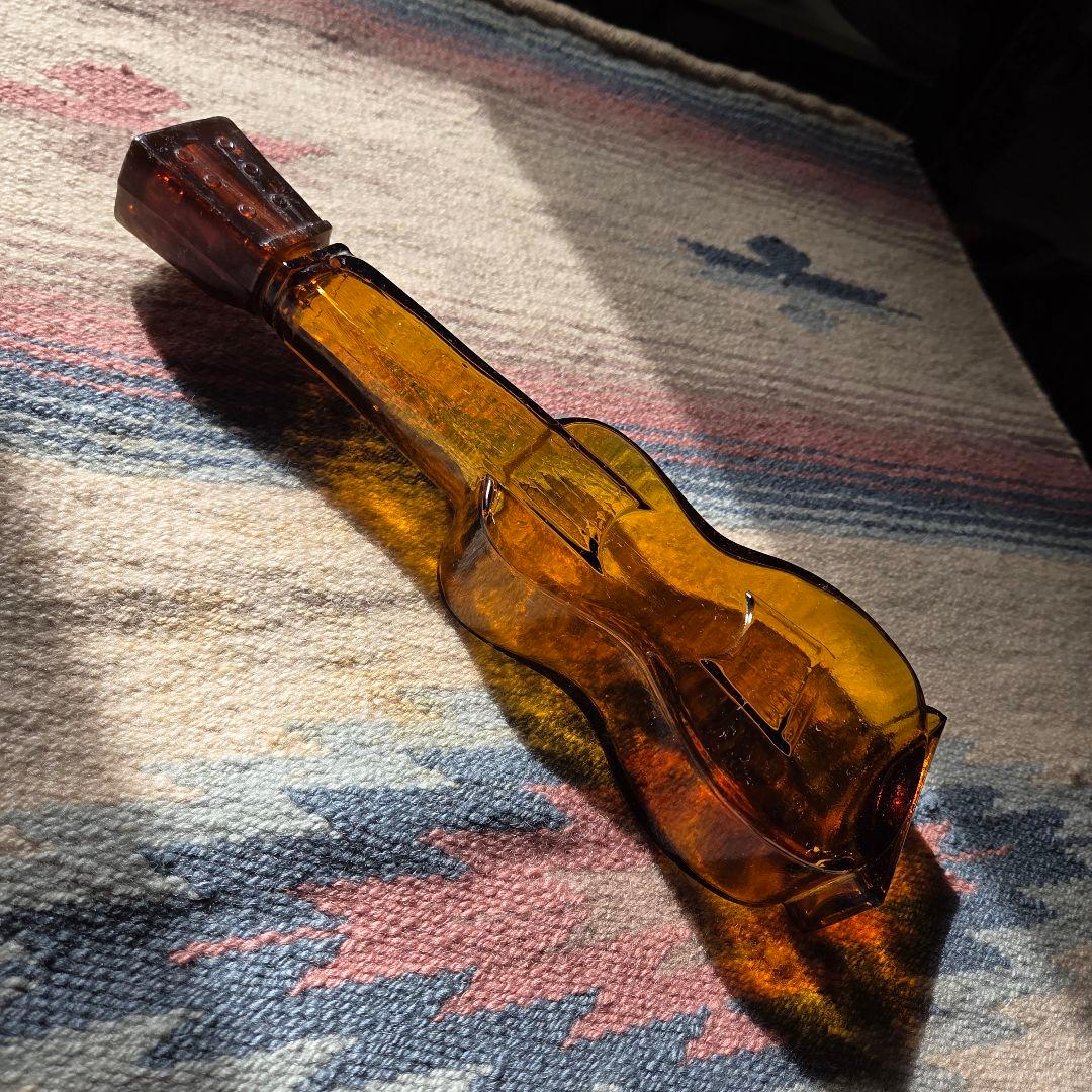 1960s スペイン製 ギター型 ヴィンテージレトロアンバーガラスボトル