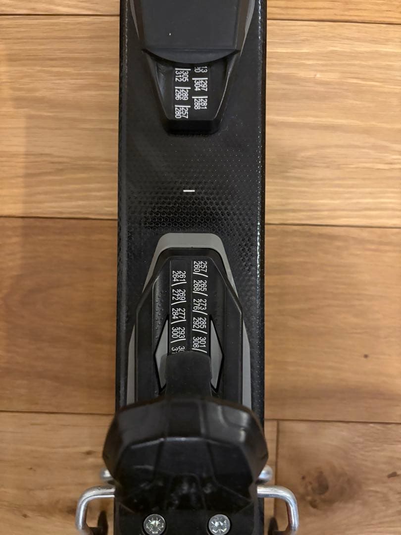 【送料込】ATOMIC スキー板とATOMIC ブーツのセット。