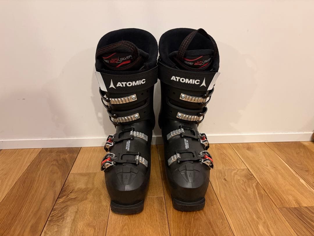 【送料込】ATOMIC スキー板とATOMIC ブーツのセット。