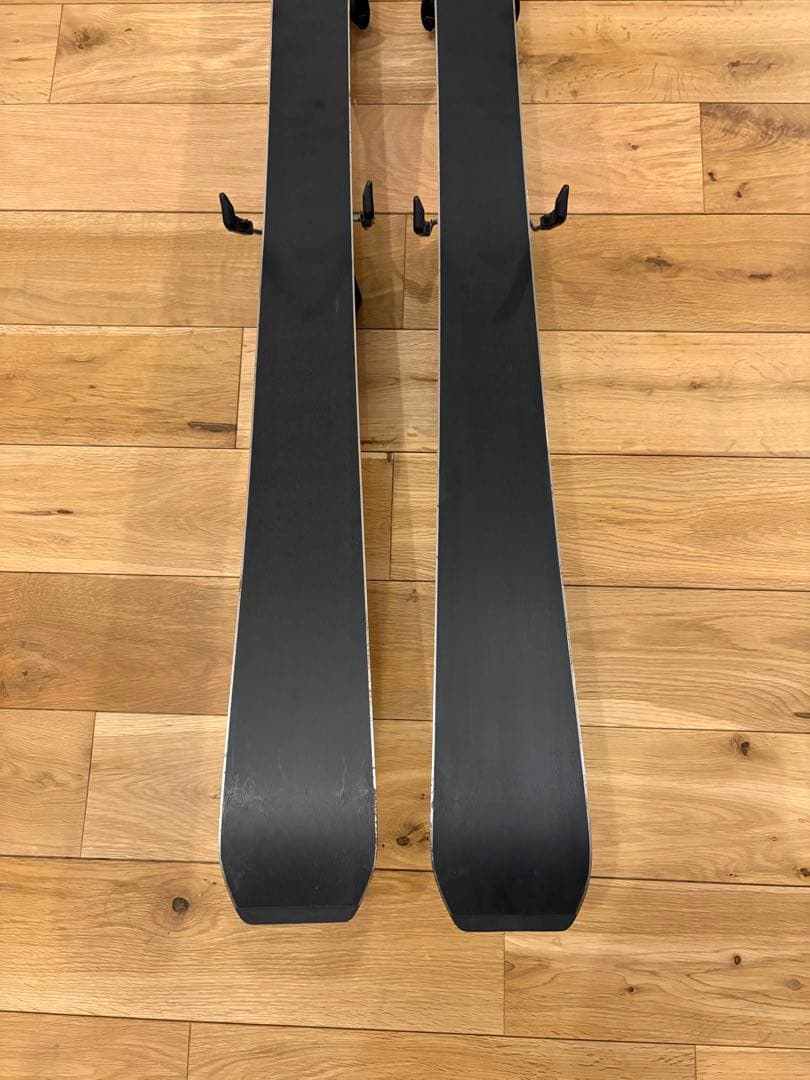 【送料込】ATOMIC スキー板とATOMIC ブーツのセット。