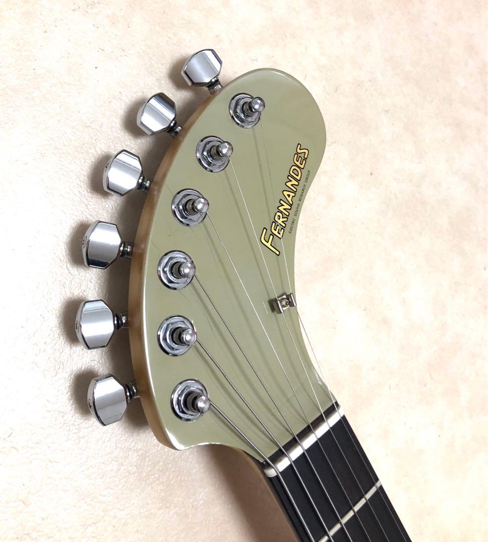 【美品】ZO-3 グレー アンプ内蔵ミニギター ディストーションSW付 ケース